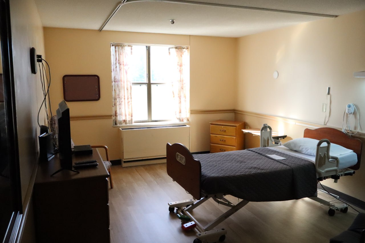Private Room in Skilled Nursing - Peaceful retreat with personalized decor